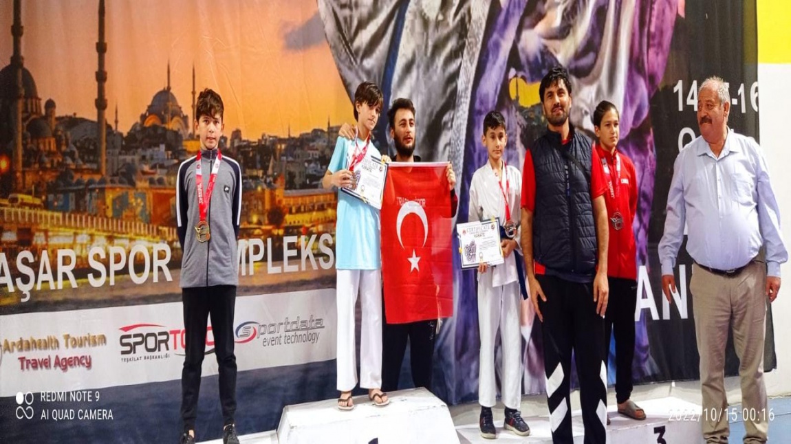 6/A Sınıfı Öğrencimiz Ahmet Alhusayni Karetede Dünya  Şampiyonu Oldu